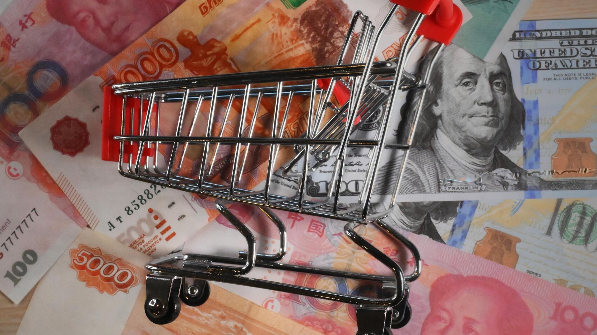 Экономист Вепренцева: выгоднее всего для вложений сырьевые валюты