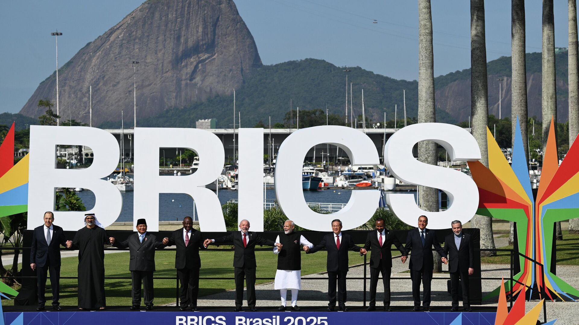 Лянь Цзань призвал переходить от доллара к валютам БРИКС для укрепления НБР